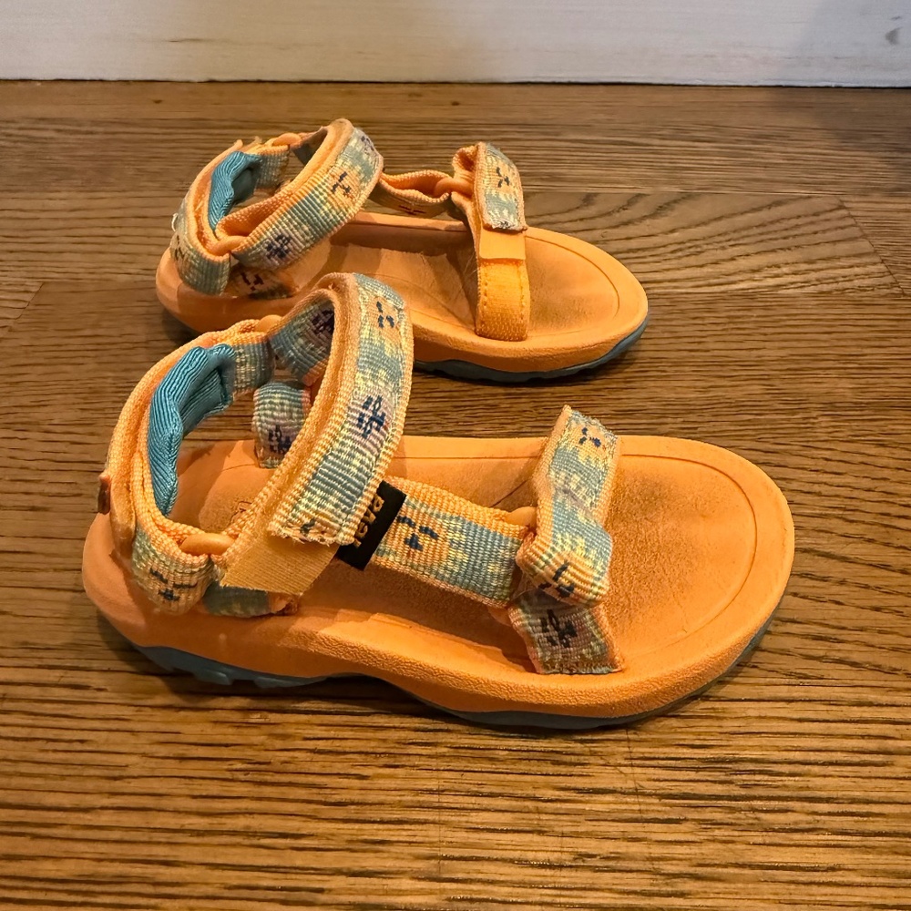 Teva sandals, great condition, toddler size 6